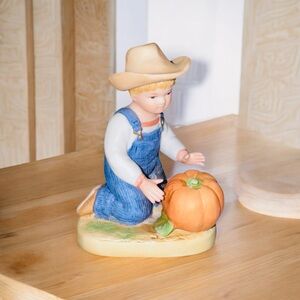 1985  HOME INTERIORS (HOMCO) DENIM DAYS FIGURE. #1518  BOY  PUMPKIN